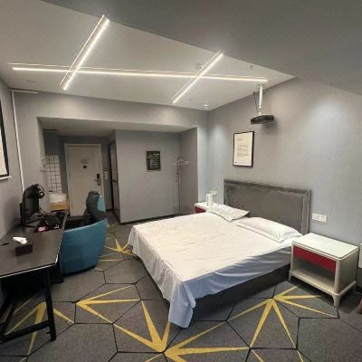 温馨单人电脑房