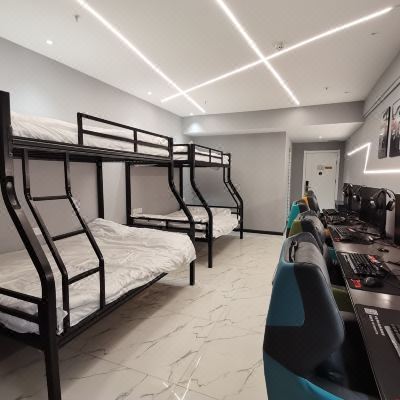 高配五黑电竞房