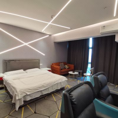 高配二黑电竞房