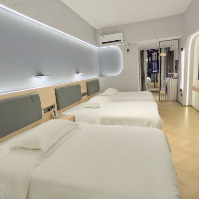 友居丨豪华三床房