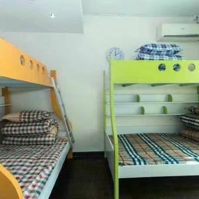 靓仔男生四人间(公共卫浴)