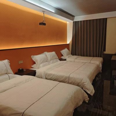 豪华观影三人间