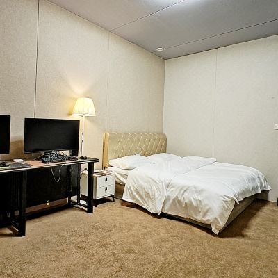 电竞双人大床房