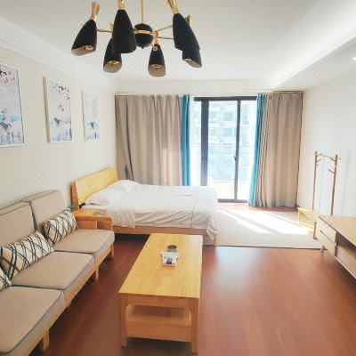 高尔夫山景大床房