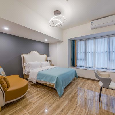 轻奢豪华大床房