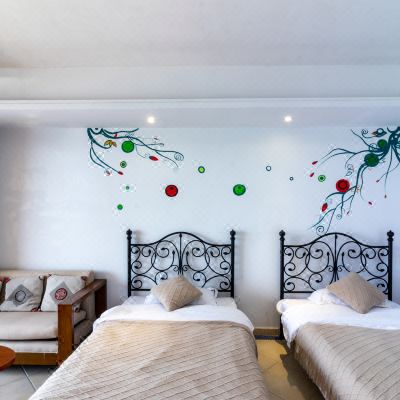 阅海ins180°一线海景特价双床房