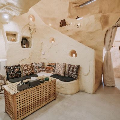 豪华特色洞穴投影四人两室套房