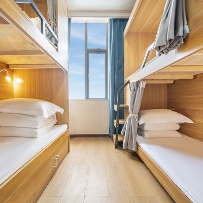 舒适女生四人床位房