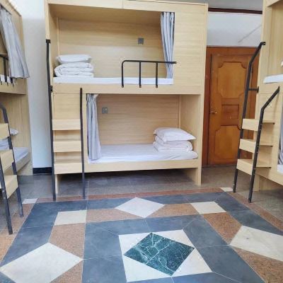 特惠女生10人间（一人一床位）