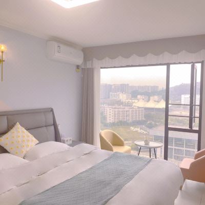 全景落地窗温馨大床房