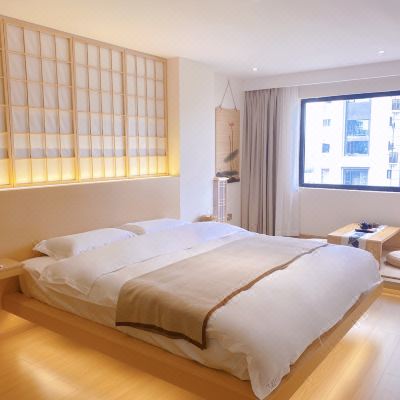 日式悬浮大床房