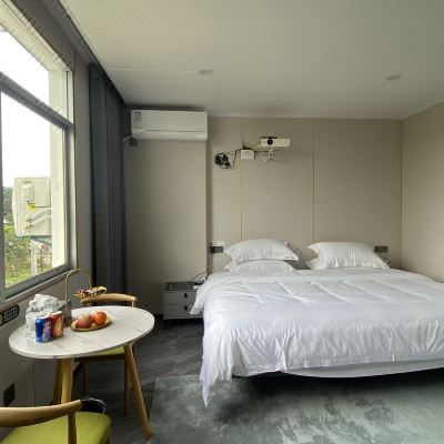 乡隐豪华超大床房