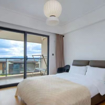 湖景两居套房（阳台+休闲桌椅+冰箱+洗衣机+厨房）