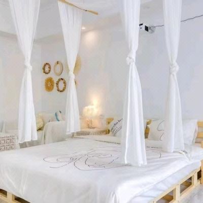 浪漫轻奢简白大床房