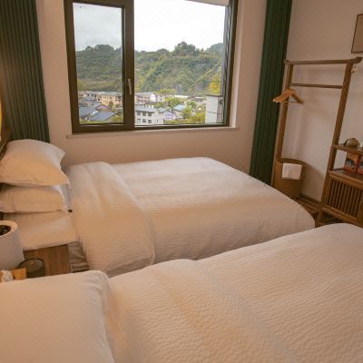桔梗觅月 . 景观双床房（眺望山景+酒店提供自助洗衣机）