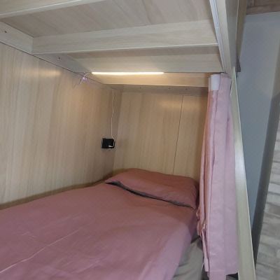 清雅脱俗女生双人间