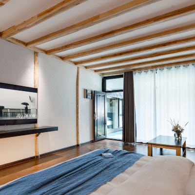 然而然而·高级大床房