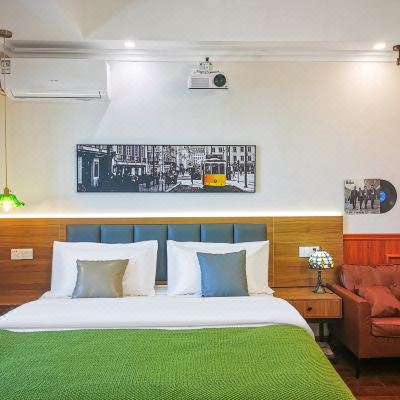 麻将房（120寸投影+空调+冰箱+微波炉+洗衣机）