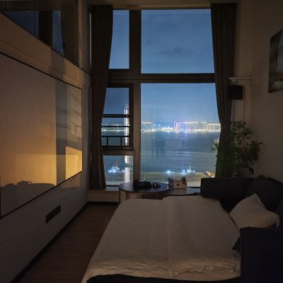 高空海景丨投影巨幕LOFT影视双床房