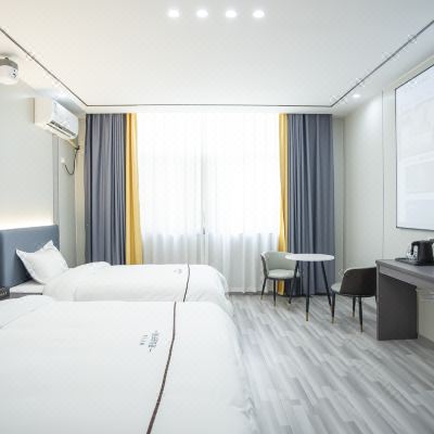 梨末  |   LIMO山景轻奢巨幕投影乳胶豪华双床房