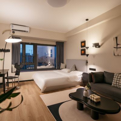 ins大床房(100寸极米投影+智能洗衣机)