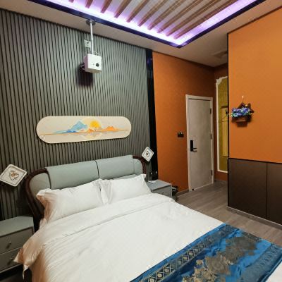 情定终生观影大床房