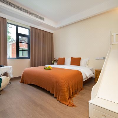 于梦·园景滑滑梯上下铺家庭房（乐高+懒人沙发）