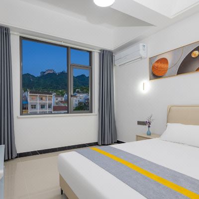 阳光山景大床房