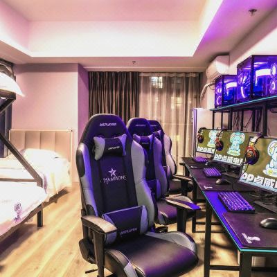 电竞湖景三人间[卓威2566K显示360Hz+海盗船32G显卡4070+罗技狗屁王鼠标]