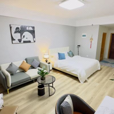 现代美式轻奢投影大床房