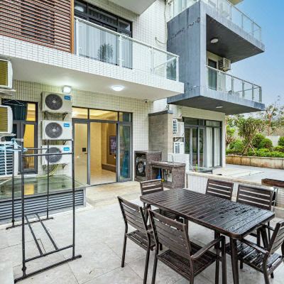 黄金海岸现代精装风度假别墅（7房12床7卫）