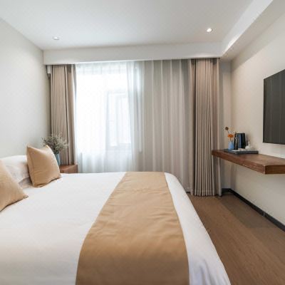 智能温馨大床房（乳胶床垫，乳胶枕）