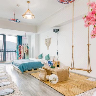 日式榻榻米影院主题房