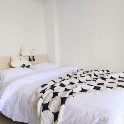 白色郁金香(观江阳台大床房）1908A