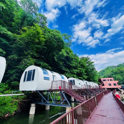 太空舱三人家庭房