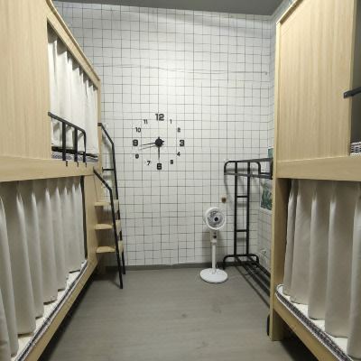 女生4人床位房 无窗