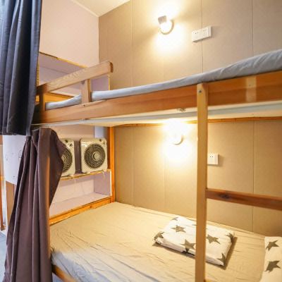 湖景男生八人间（一床一位）