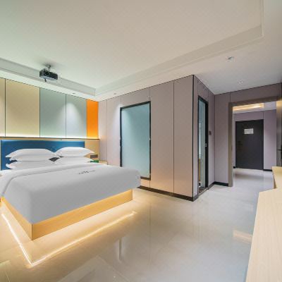 四季豪华茶台大床房（高清投影100寸）