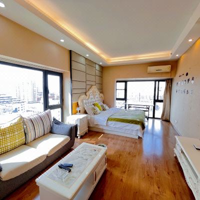 轻奢随机大床房