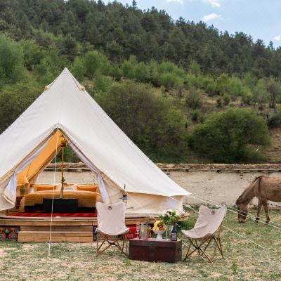 绿野秘境·帐篷大床房（比利时Canvascamp钟式帐篷+氧气+藏式手工羊绒毯）