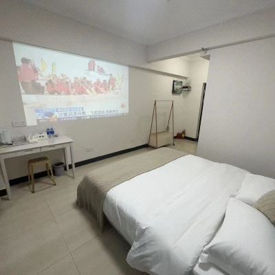 一抹阳光投影大床房