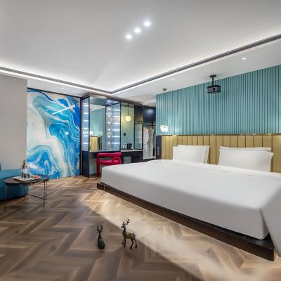 180度阔床智能景观房