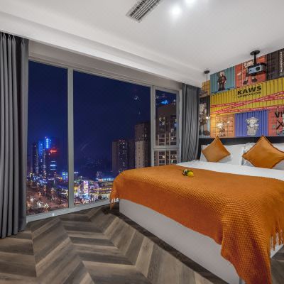 180度特惠影音大床房