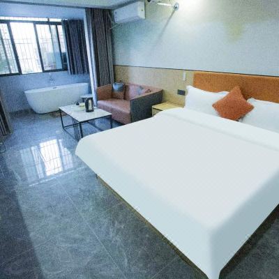 浪漫情侣浴缸房