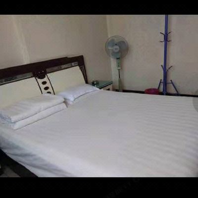 普通大床房（公共卫浴）