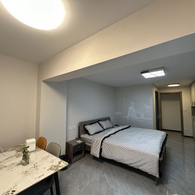 全景落地窗智能投影大床房