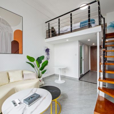 复式豪华观景投影大床房（84寸极米会员电影+酒店提供自助洗衣房+高空夜景）