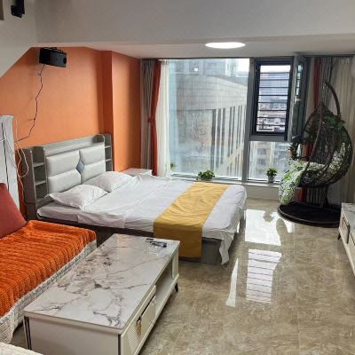 精美loft六人复式家庭房