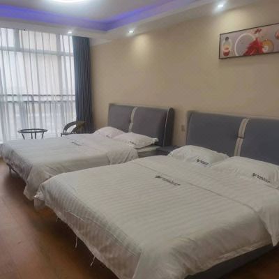 燃情岁月电竞双大床房