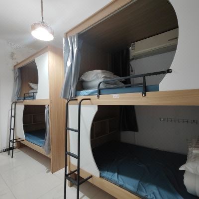 上下铺欢乐四人间